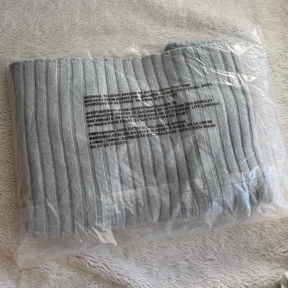 Bound Nordstrom NWT ribbed v neck Heather grey lightweight sweater - Picture 6 of 6